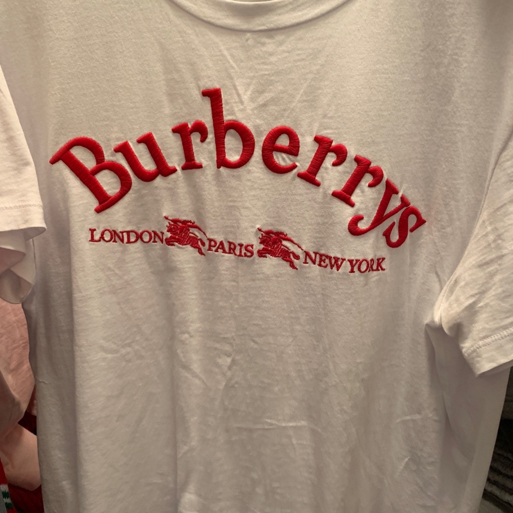 Burberry t shirt